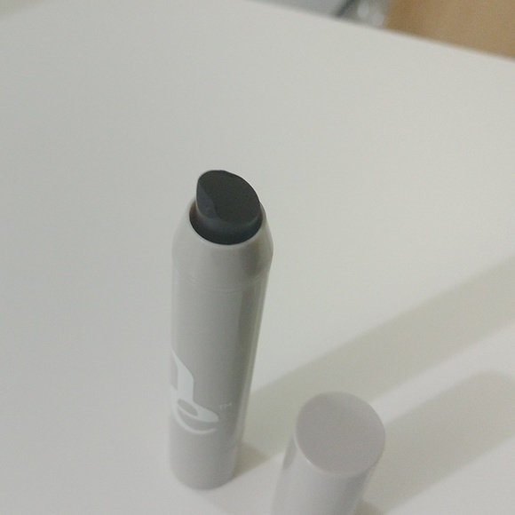 L'ange Root Cover Touch Up - Picture 2 of 3